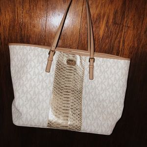 MIchael Kors purse